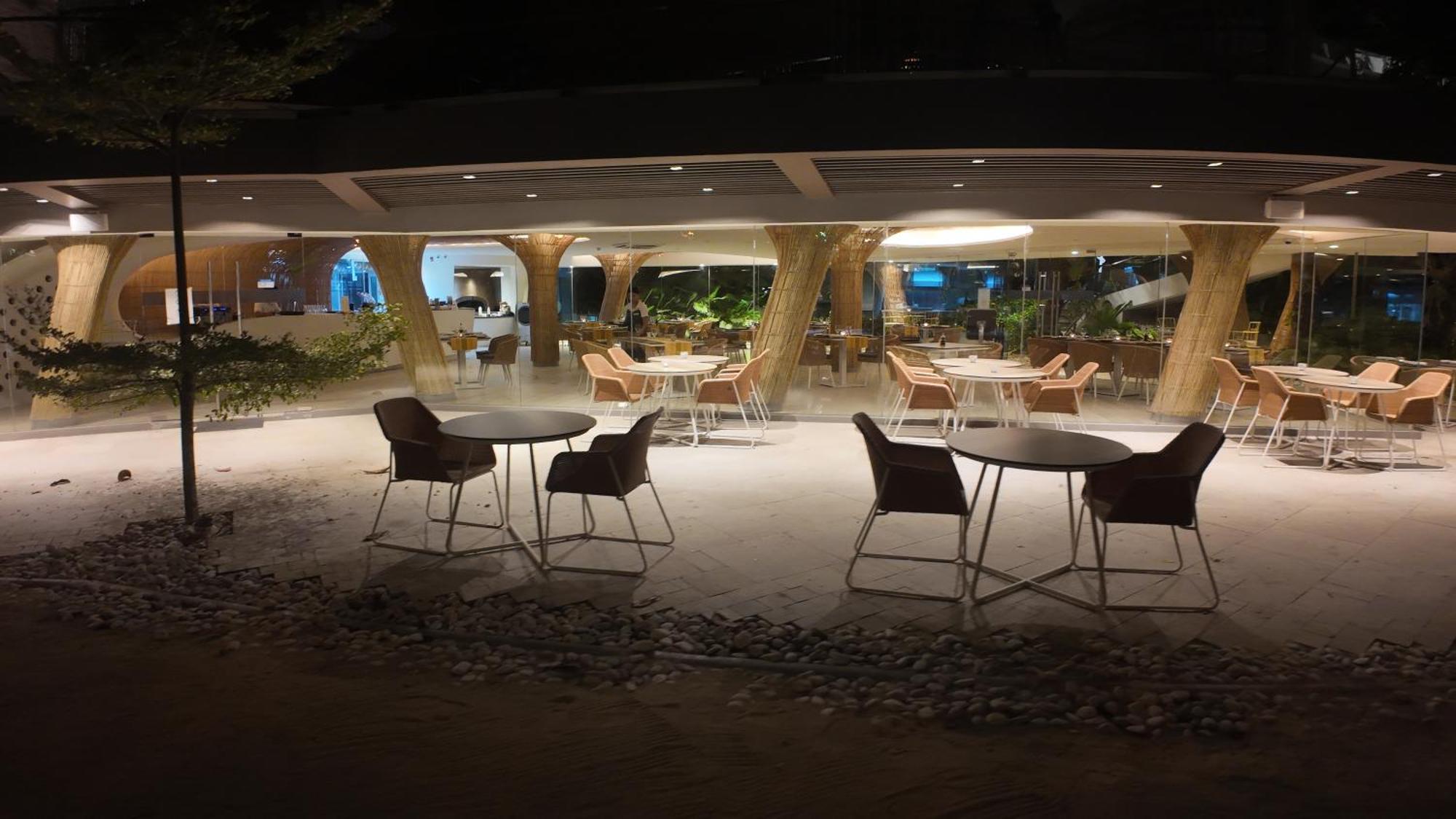 Dominiks Stylish Resort Gem Ocean View Pool Queen Bed At Tambuli 8 Floor Fast Wifi マクタン エクステリア 写真
