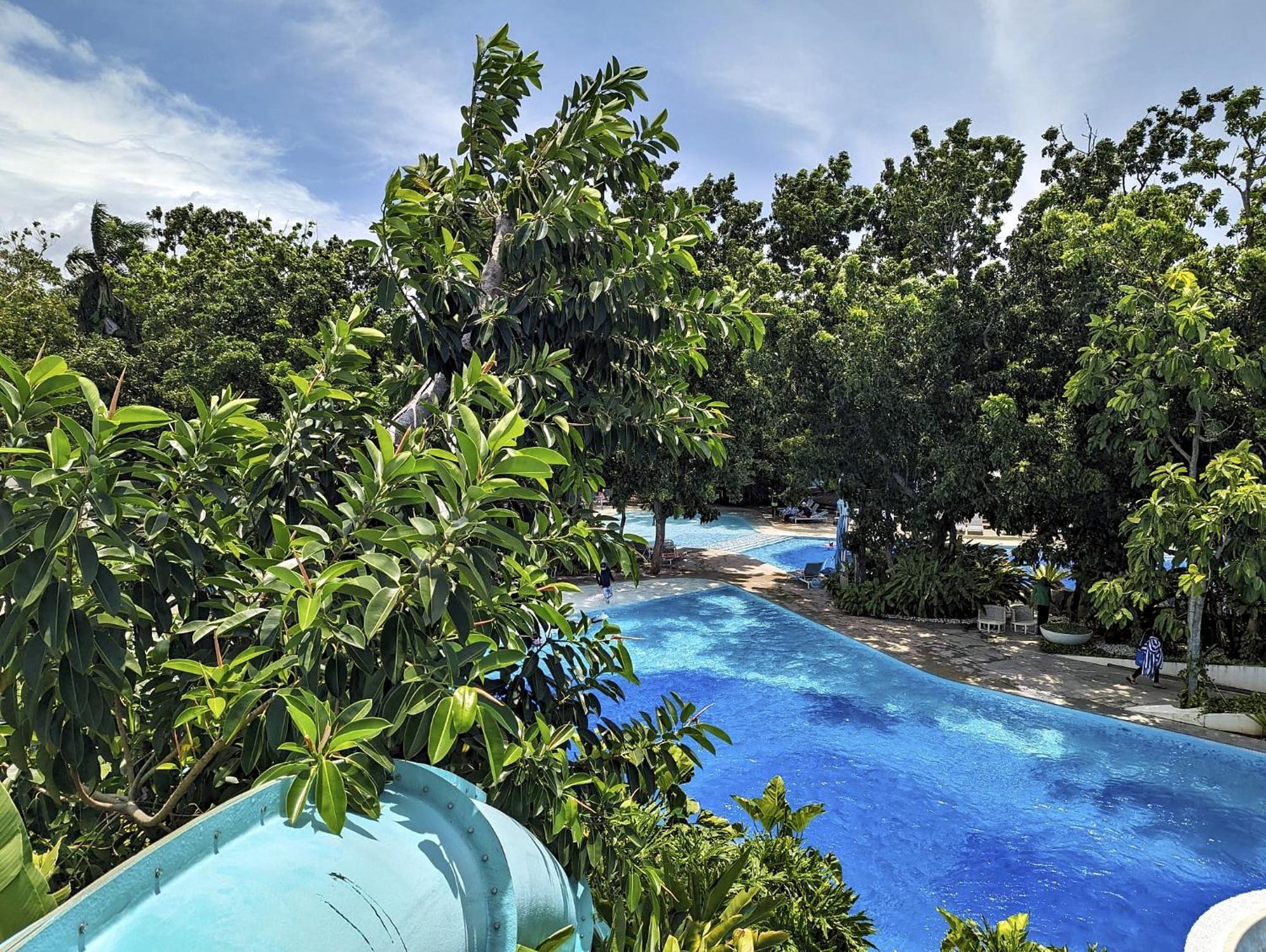Dominiks Stylish Resort Gem Ocean View Pool Queen Bed At Tambuli 8 Floor Fast Wifi マクタン エクステリア 写真